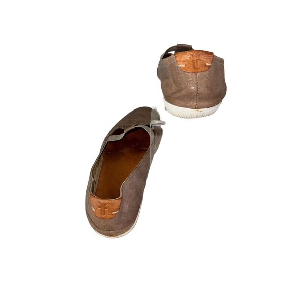 Frye Melanie T Strap Camel Gray Buffed Nubuck Leather Flat, Size 7.5 - Picture 2 of 11